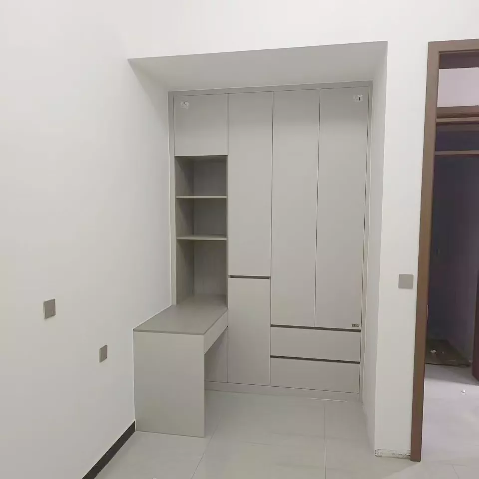 सुवासिक देवदार लाकूड wardrobes